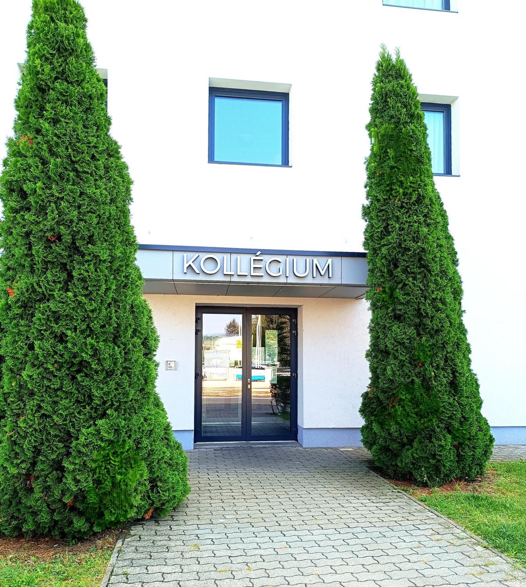 Hostel Famulus Kollegium Győr Exterior foto